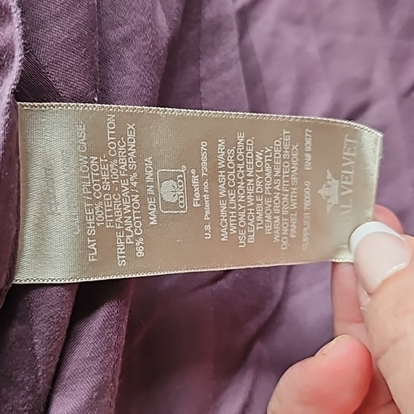 Royal velvet 4 pc.purple bed sheets - Picture 3 of 4